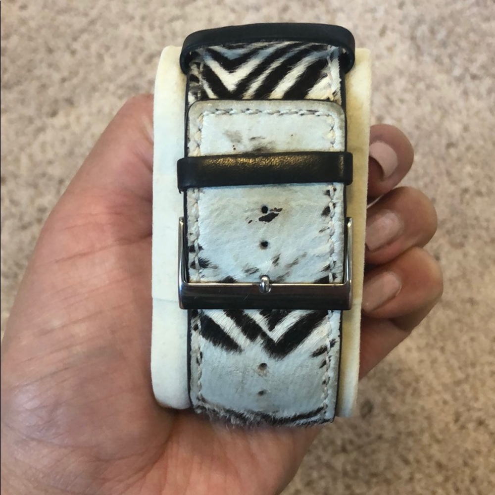 Authentic Guess watch - Picture 2 of 5